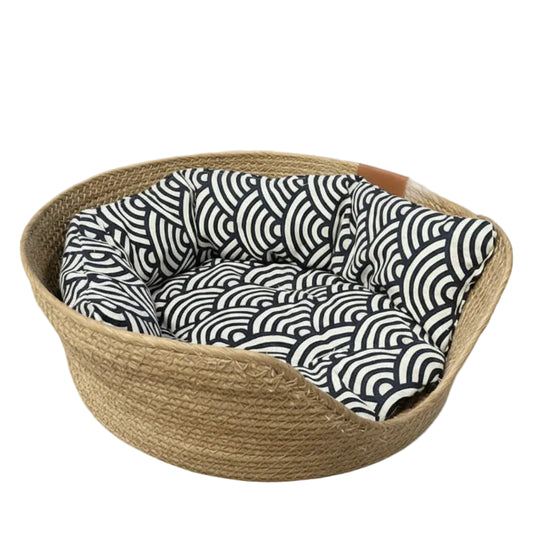 Japanese Style Woven Small Pet Bed – Breathable Comfort, Timeless Look