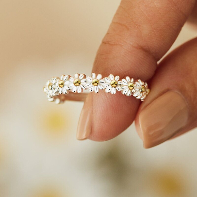Pretty Woman's Daisy Chain Ring