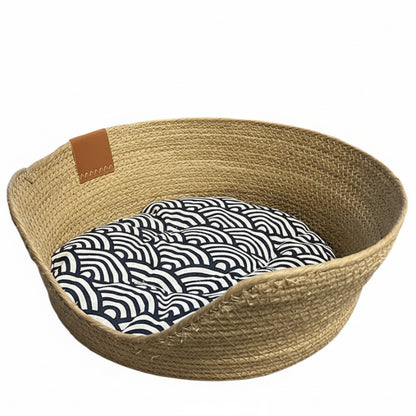 Japanese Style Woven Small Pet Bed – Breathable Comfort, Timeless Look